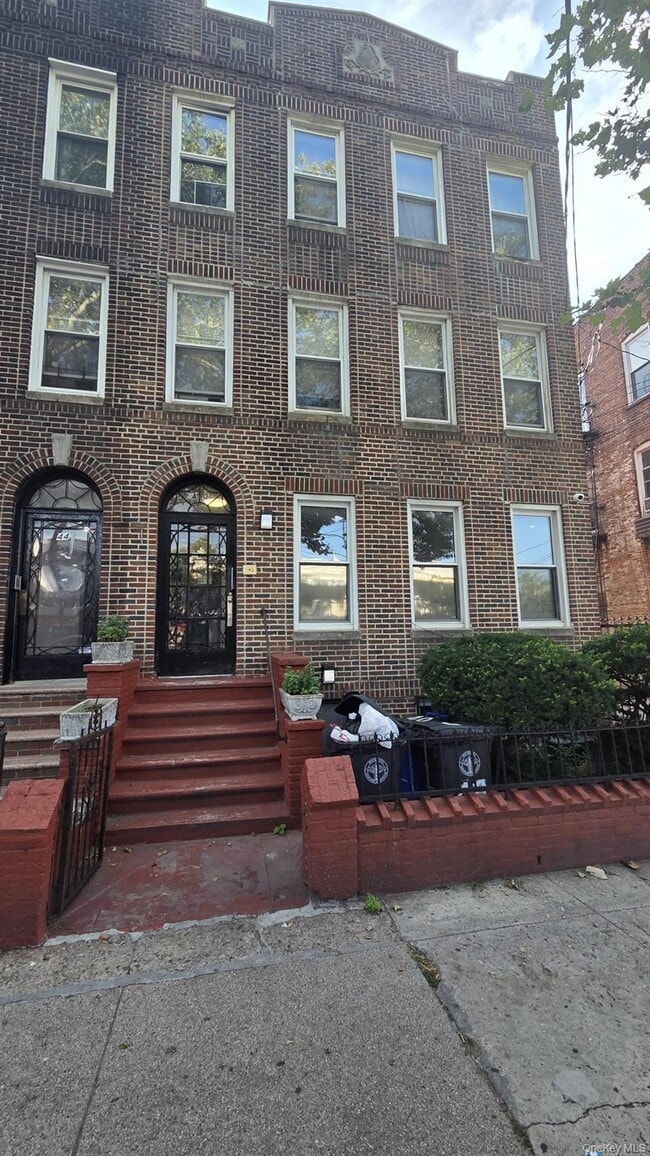 Building Photo - 40 E 52nd St