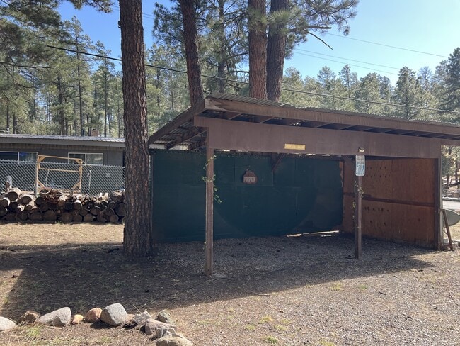 Building Photo - 102 Ivy Ln