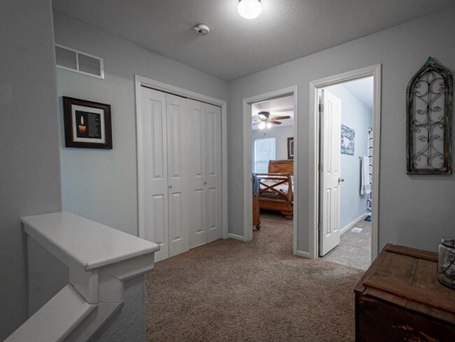 Building Photo - 3 bedroom 3 bath in Shawnee Heights