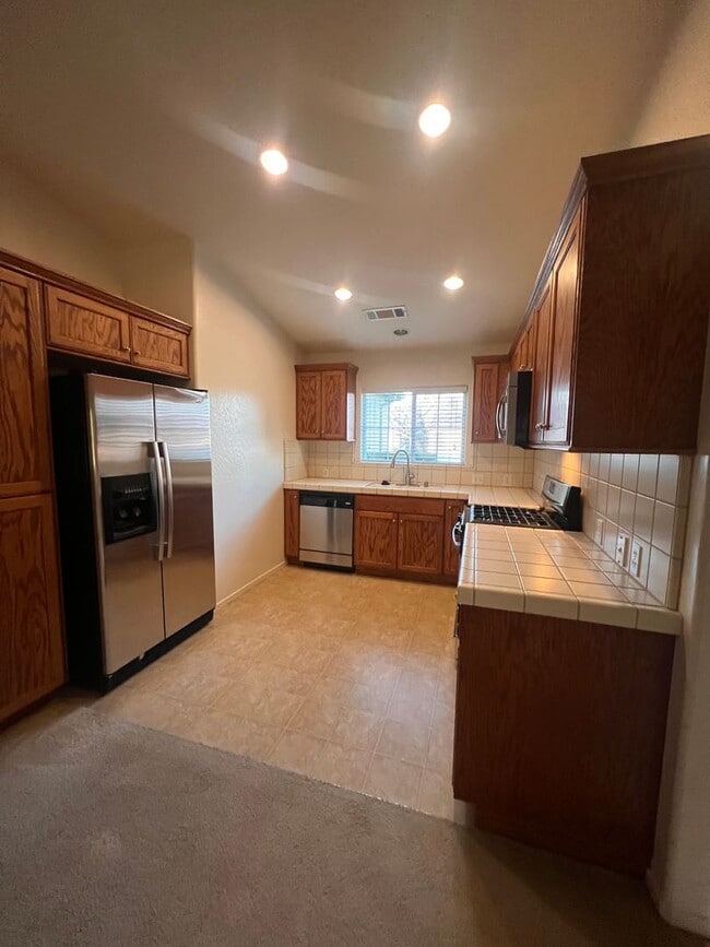 Building Photo - 1003 W Westmont Ct