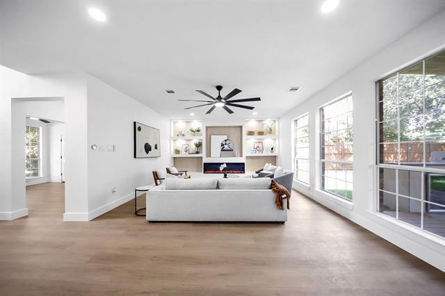 Building Photo - 7505 Larchmont Dr