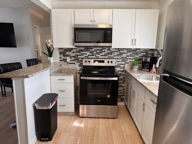 Building Photo - 2512 W Rio Vista Ave