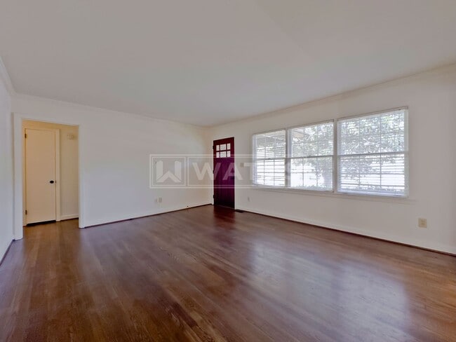 Building Photo - Classic 3-Bed, 2-Bath Ranch Style Home in Crestline