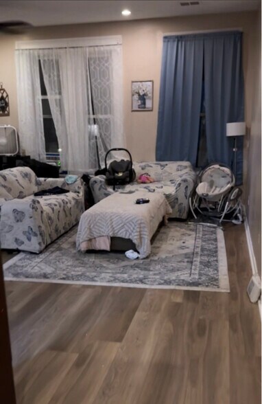 Primary Photo - 3278 Main St