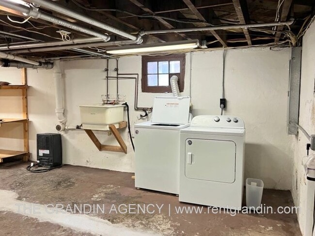 Building Photo - 1668 Brandon Ave SW