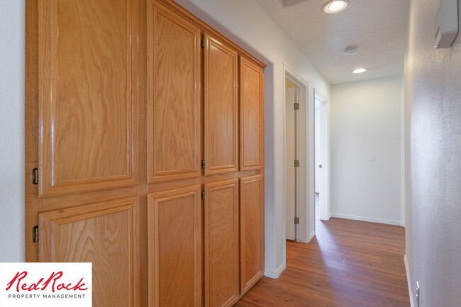 Building Photo - Remodeled 3 Bedroom Townhome with Great Vi...