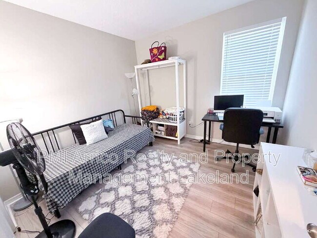 Building Photo - 2573 Village Lakes Blvd