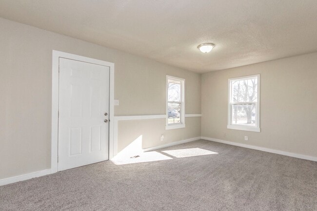 Building Photo - 2-Bedroom, 1-Bathroom Home for Rent