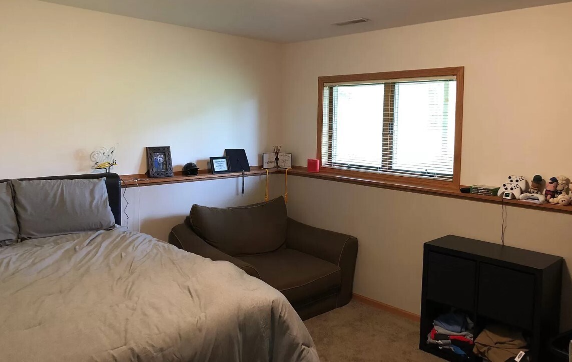 Building Photo - 204A E Parkview St