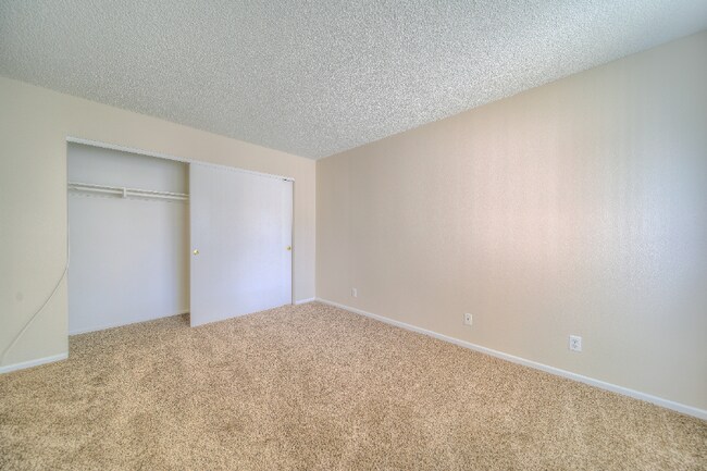 Building Photo - 41084 Beachwood Ave