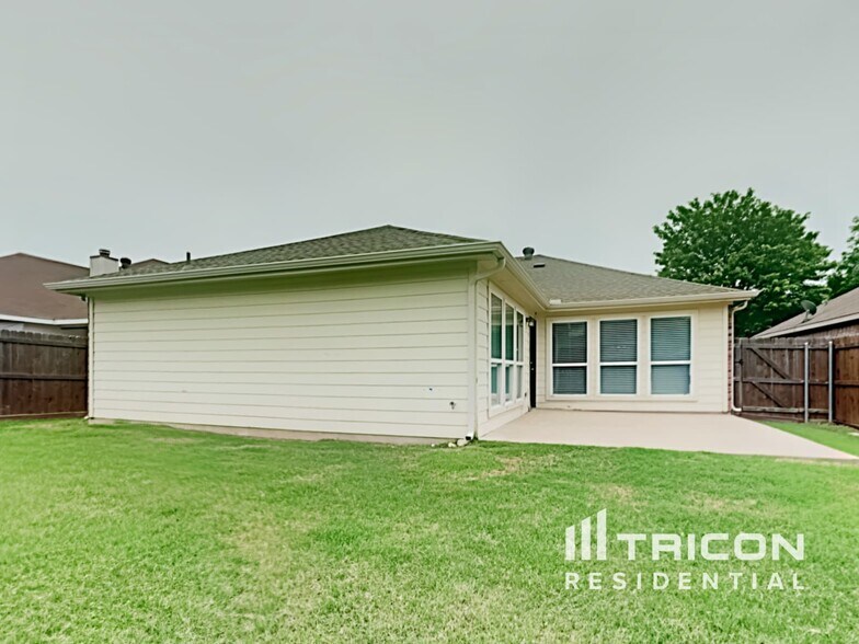 Building Photo - 1643 Hillside Dr