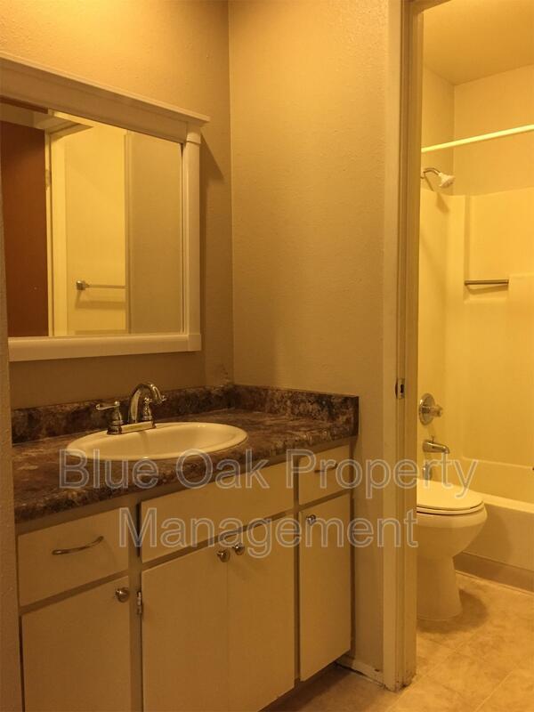 Building Photo - 346 Hickory St