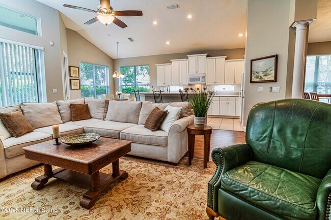 Building Photo - 341 Island Green Dr