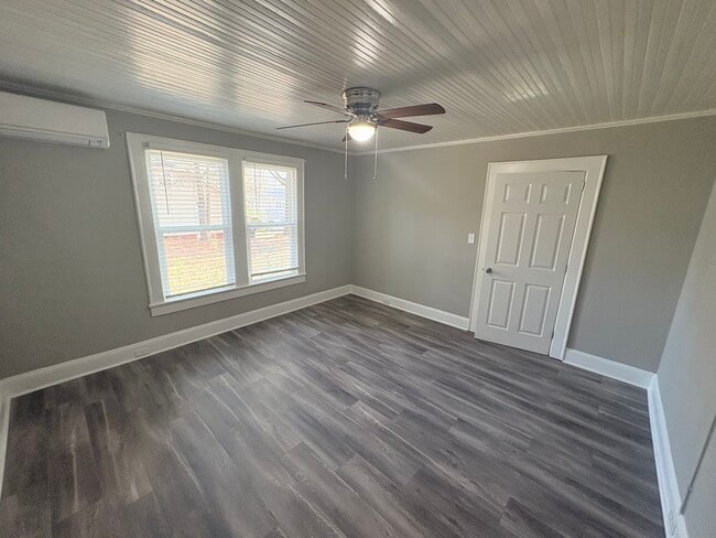 Building Photo - 104 Freeze Ave NW