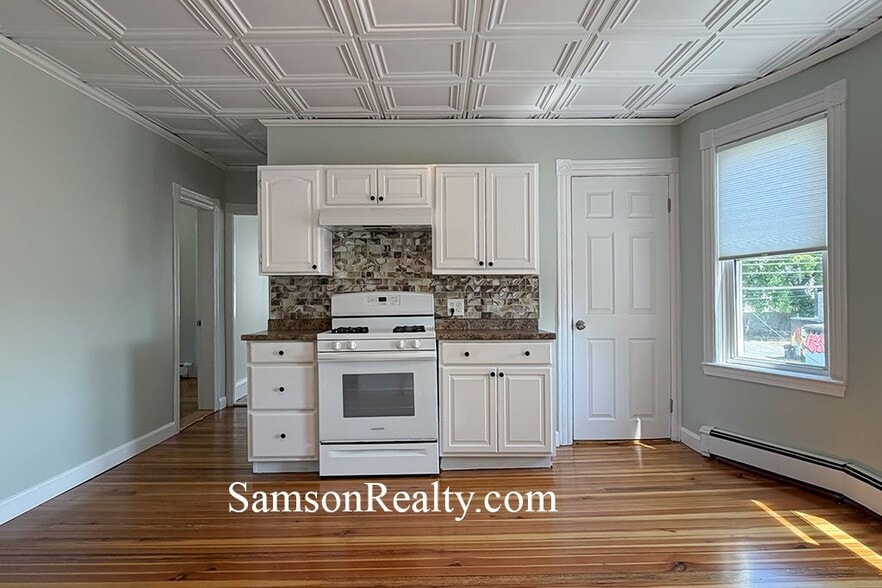 Building Photo - 792 Mineral Spring Ave