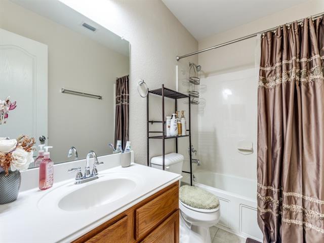 Building Photo - 8608 Davis Dr