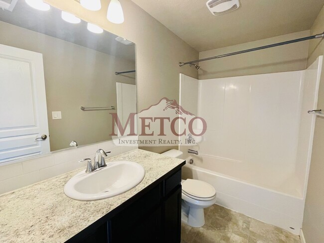 Building Photo - Beautiful Coburg 3 Bed / 2.5 Bath Crafstma...