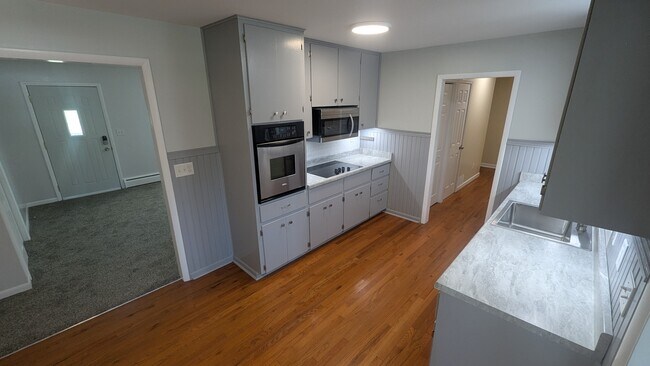 Building Photo - 2221 Millwood Dr