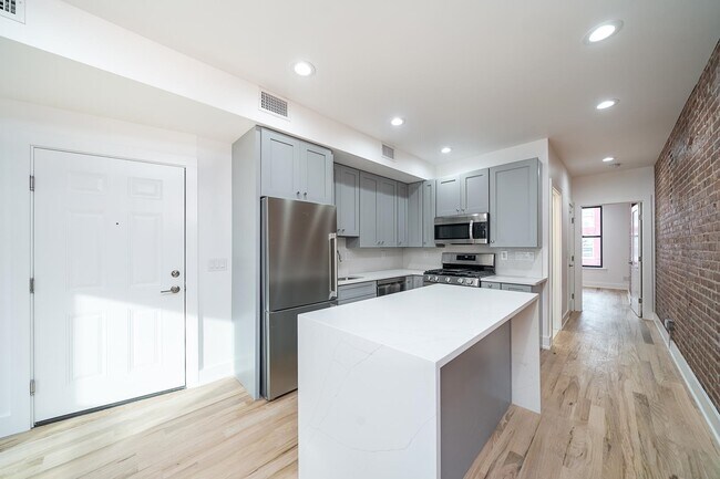 Building Photo - 230 Willow Ave