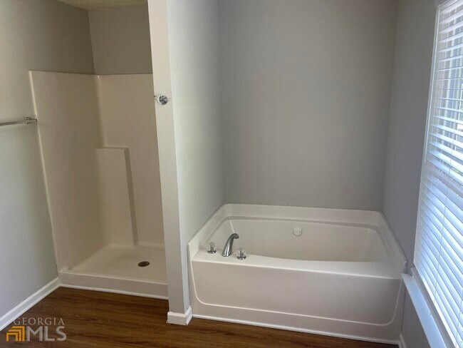 Building Photo - 4014 Carisbrook Dr