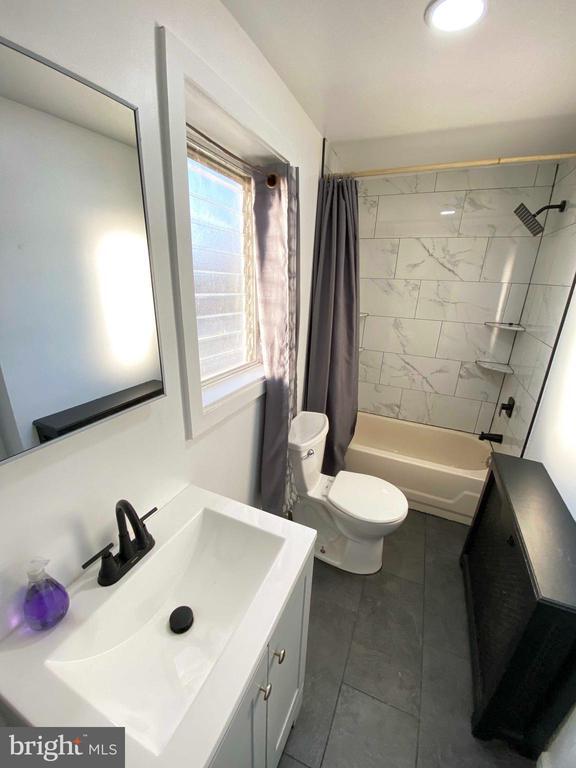 Building Photo - 3027 Weikel St