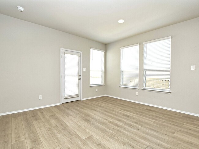 Building Photo - 5 BR + Office /2.5 BA - 2637 SF - Cloverleaf in SOUTH AUSTIN!