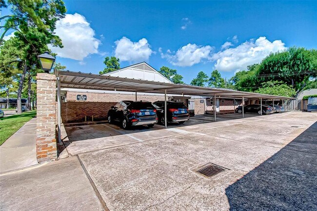 Building Photo - 1104 W Tri Oaks Ln