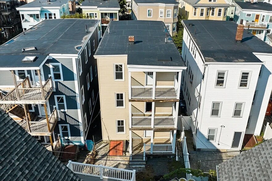Building Photo - 11 Woodlawn St