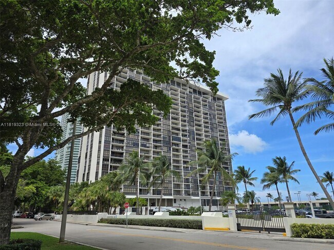 Building Photo - 1901 Brickell Ave