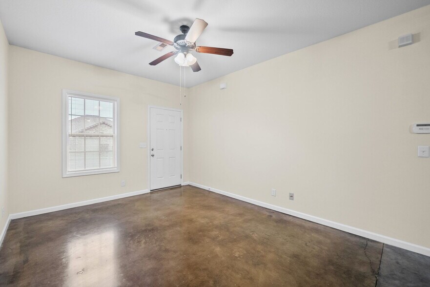 Building Photo - 109 Holland Dr