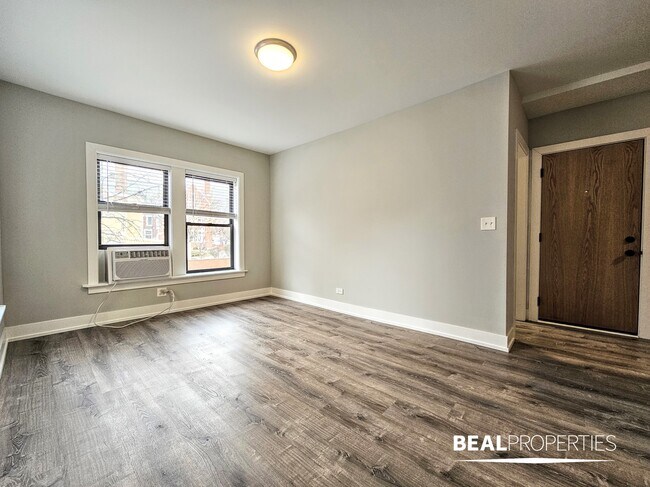 Building Photo - 711 W Brompton Ave