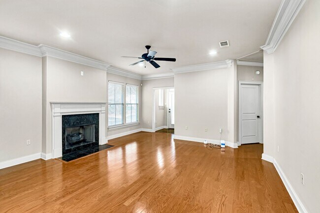 Building Photo - 3 Bedroom Condo in a Gated Community