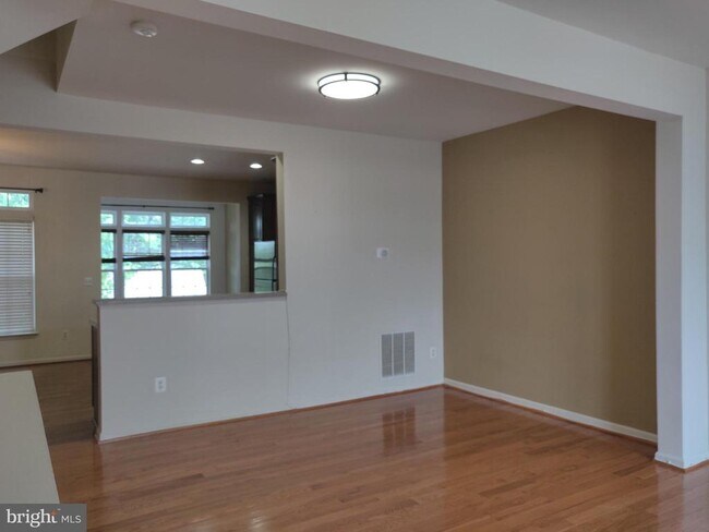Building Photo - 4638 Odessa Dr