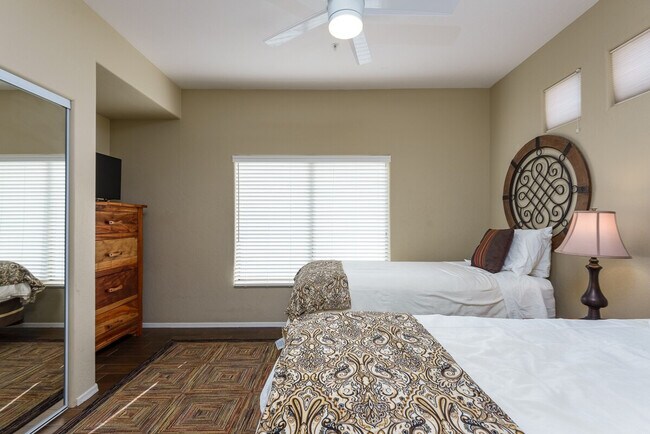 Building Photo - 9220 E Raintree Dr