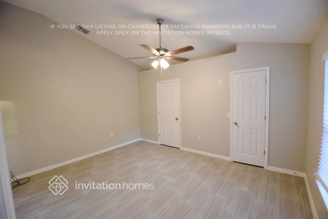 Building Photo - 5740 Oakwood Knoll Dr