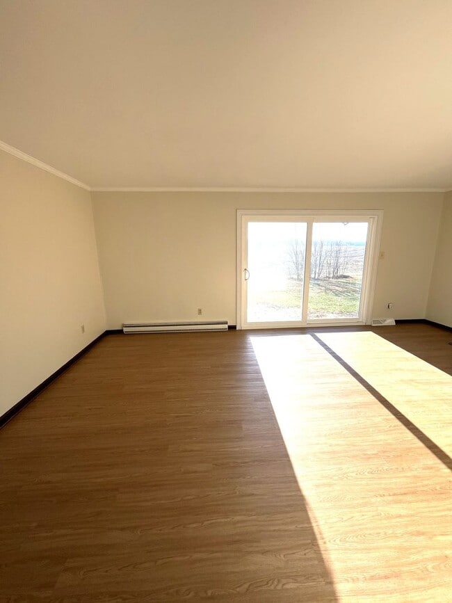 Building Photo - 8298 Scenic Dr