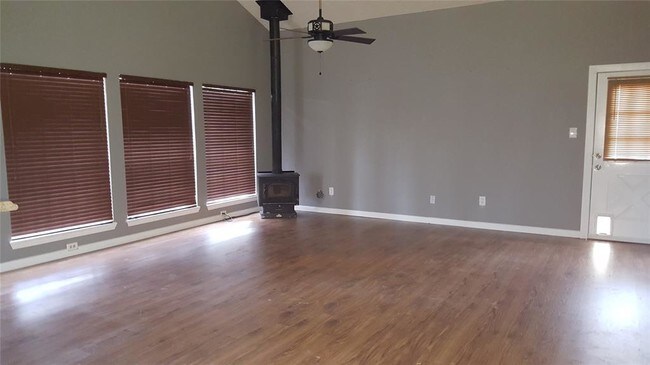 Building Photo - 25802 Beaver Run Dr