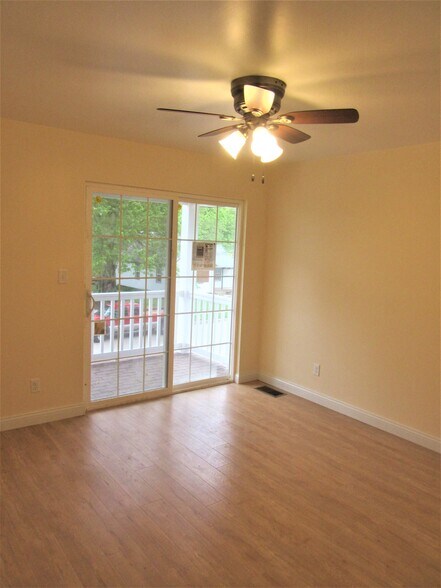 Building Photo - 408 W Maple St