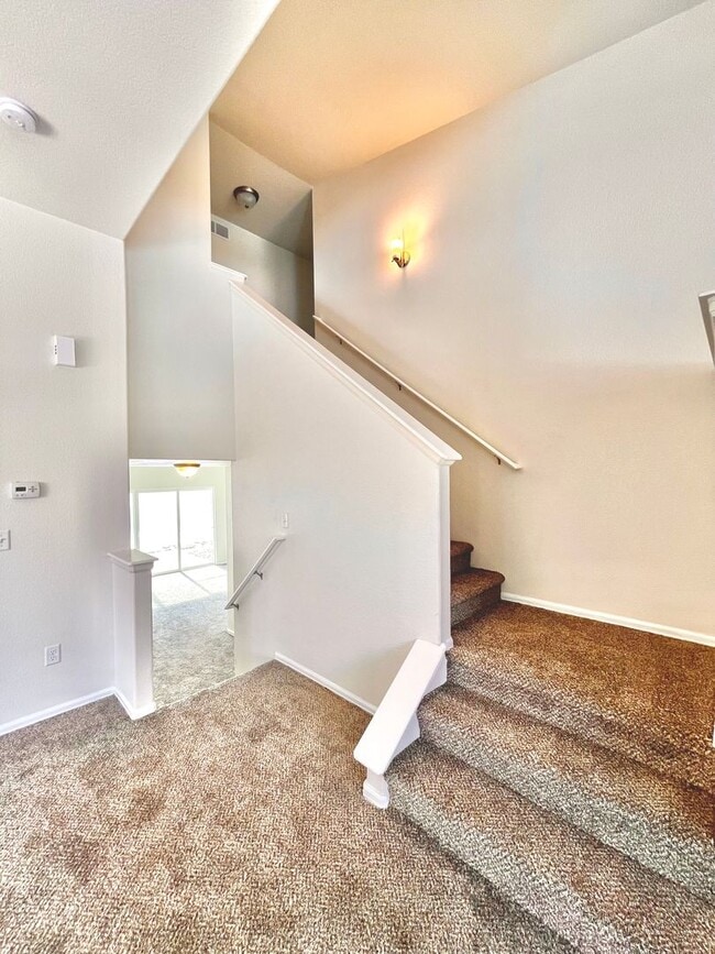 Building Photo - Spacious 3 Bedroom, 2.5 Bathroom Just South of Loveland