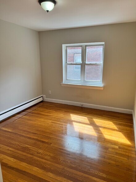 Building Photo - 65 Chiswick Rd