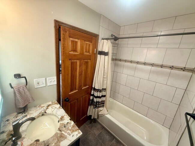 Building Photo - Spacious Remodeled Single Family Ranch Home in Golden!