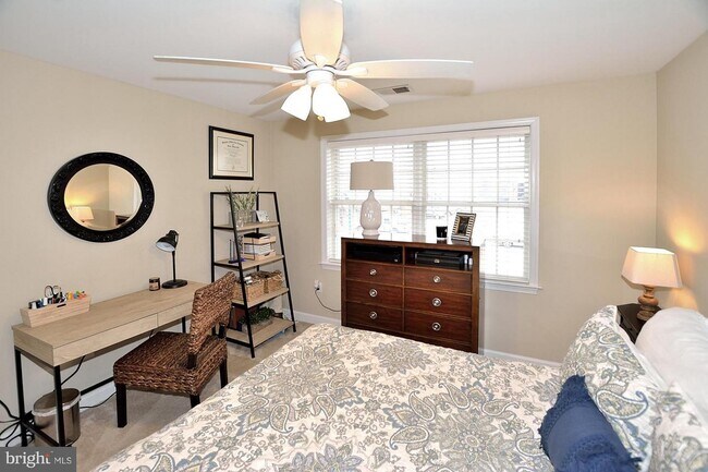 Building Photo - 6940 Fairfax Dr