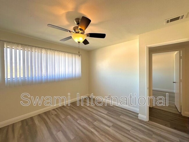 Building Photo - 25532 1/4 Oak St.