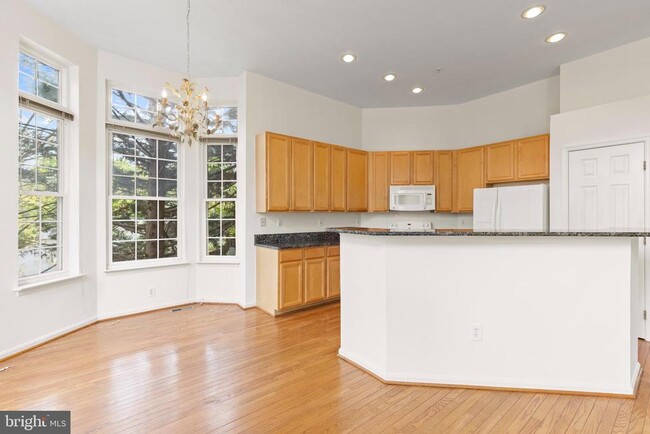 Building Photo - 11201 Woodglen Dr