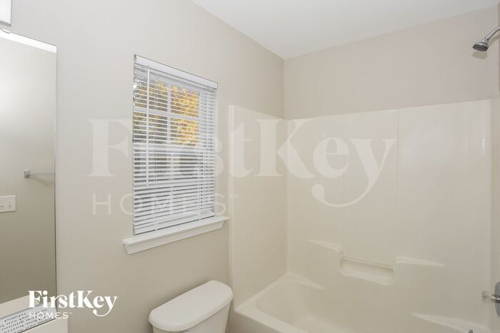 Building Photo - 3216 Castlemaine Dr