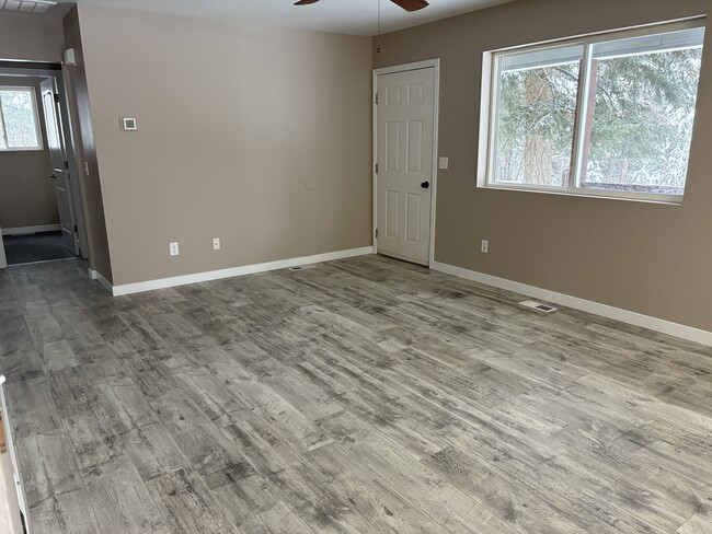 Building Photo - 294 Wildebeest Ln