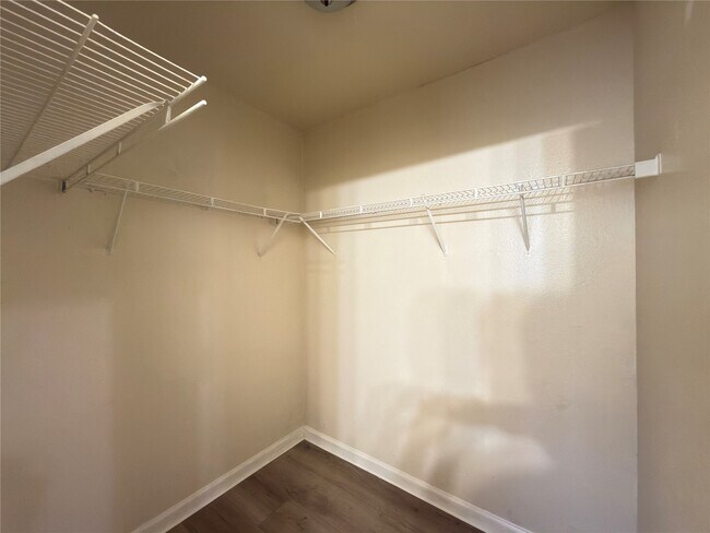 Building Photo - 15743 Ridgegate Rd