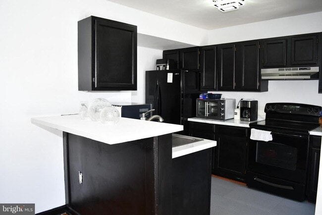 Building Photo - 46 Hillside Ct