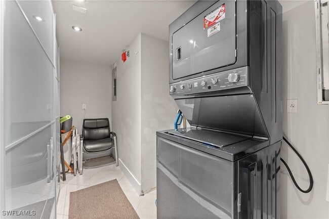 Building Photo - 3001 Sandpiper Bay Cir