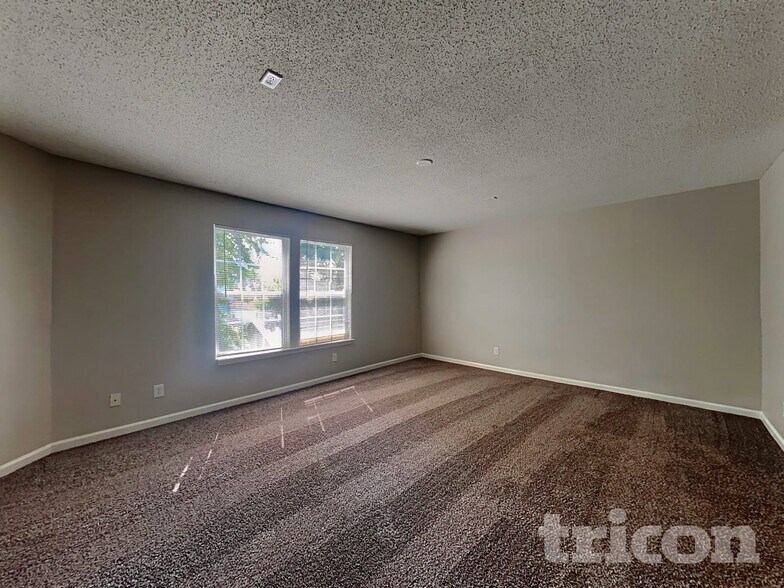 Building Photo - 2117 Westmere Dr